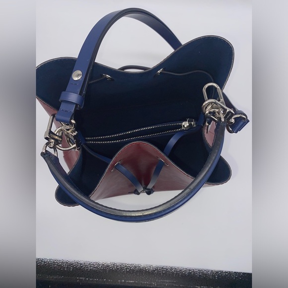 LV NÈONOÈ Epi Bag - Picture 3 of 14